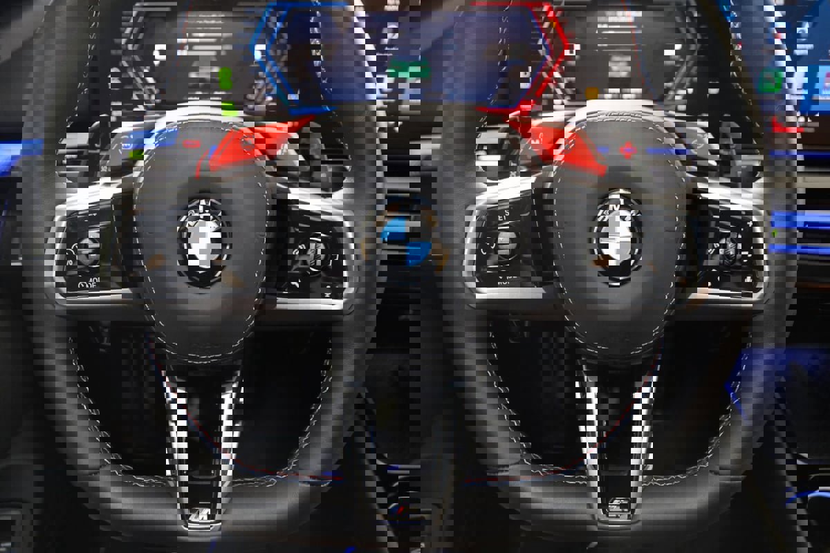 Used 2025 BMW M5 w/ Carbon Package image 61