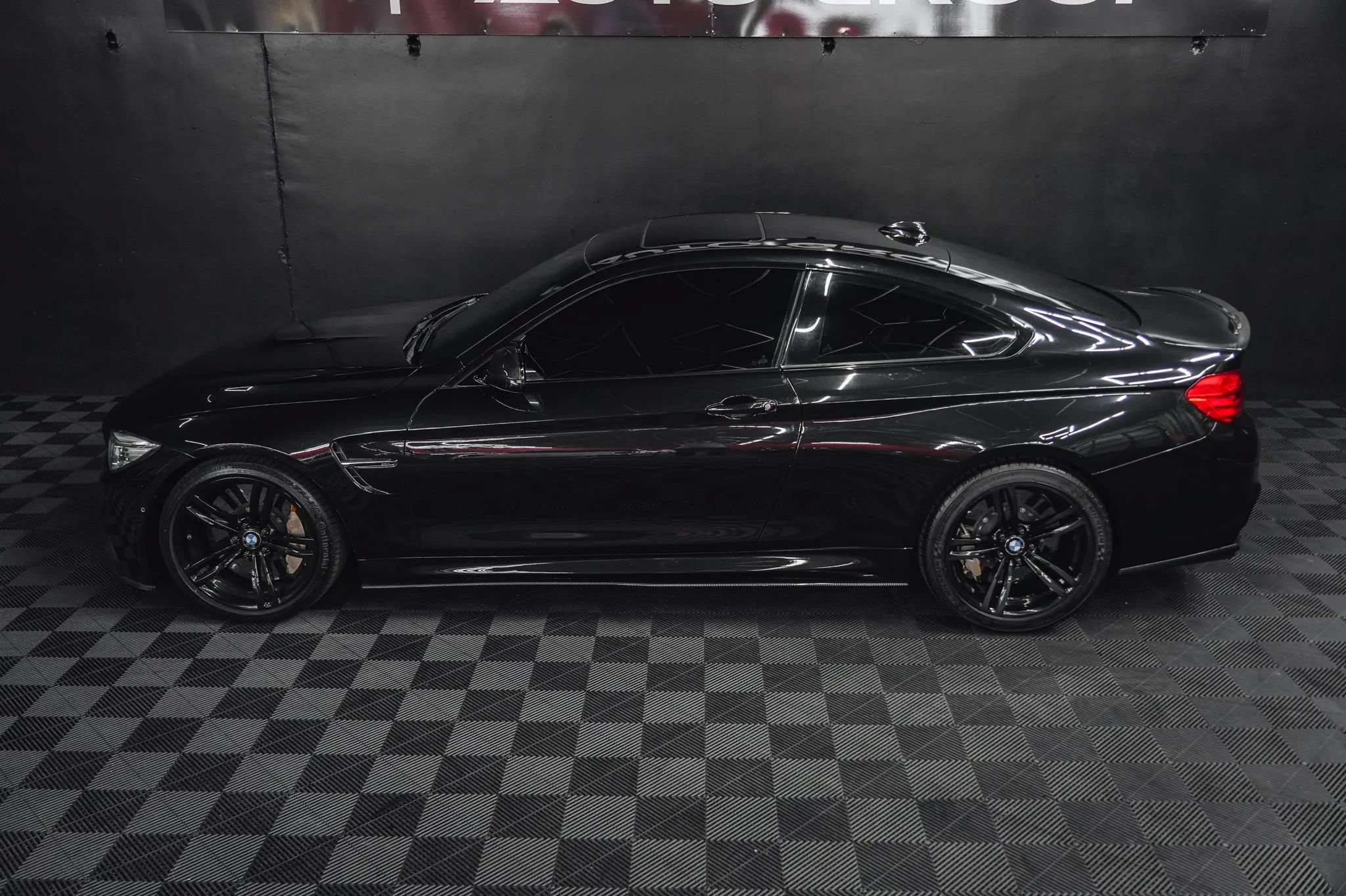 Used 2015 BMW M4 Coupe w/ Executive Package RWD image 27