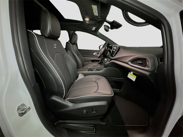 New 2026 Chrysler Pacifica Limited image 33
