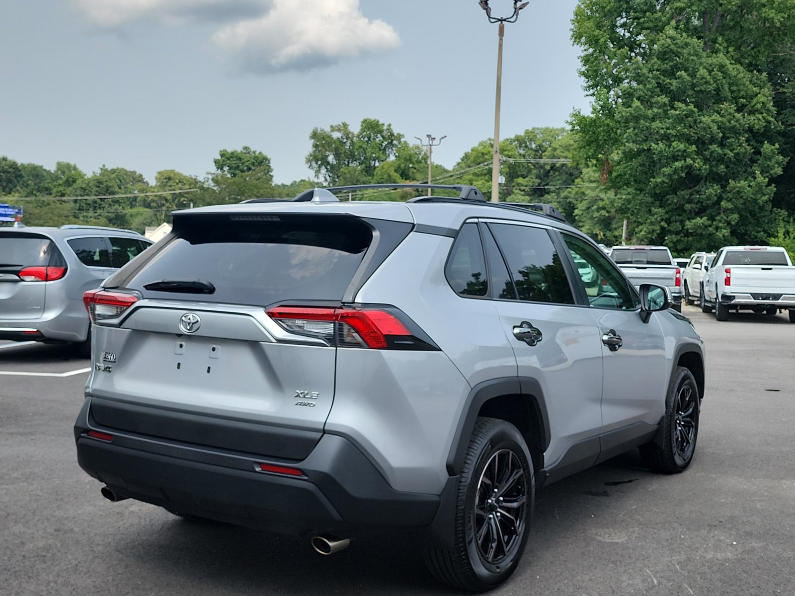 Used 2020 Toyota RAV4 XLE w/ Convenience Package AWD/4WD image 5