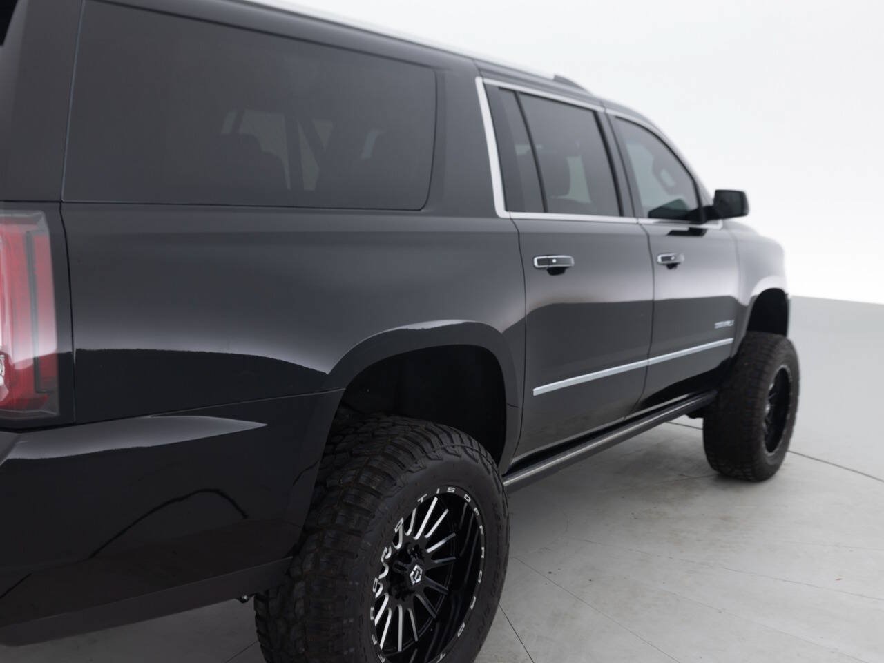 Used 2017 GMC Yukon XL Denali w/ Open Road Package AWD/4WD image 14