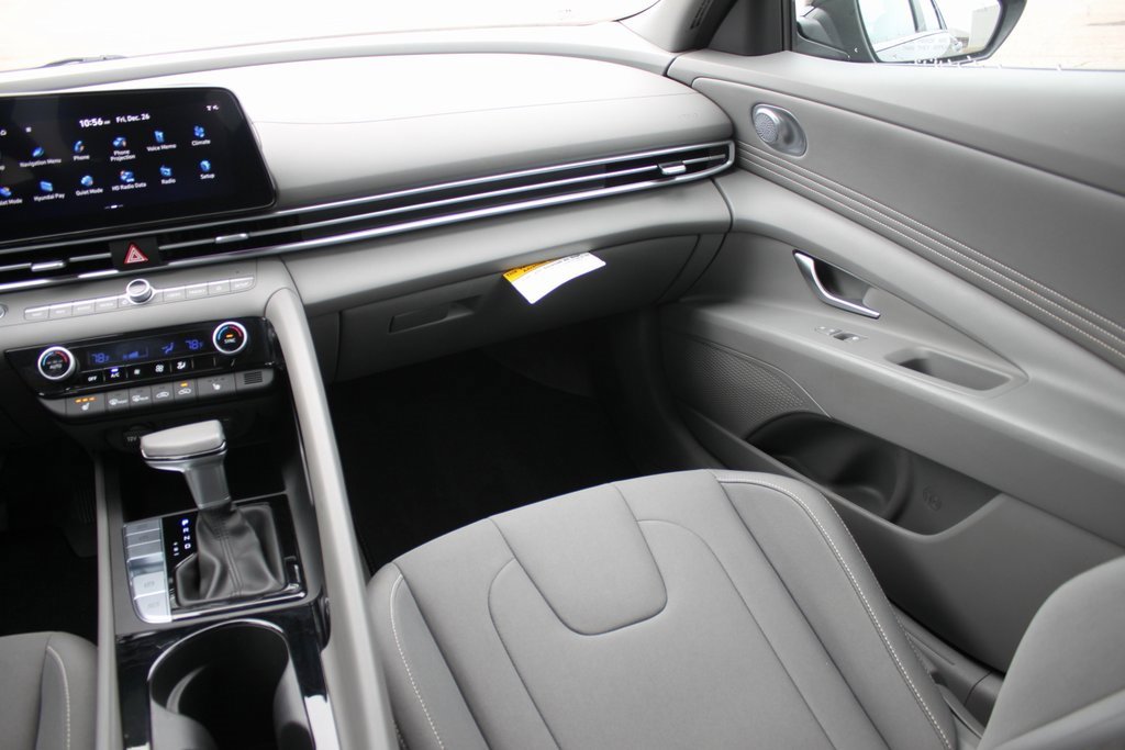 Used 2024 Hyundai Elantra SEL w/ Convenience Package image 6