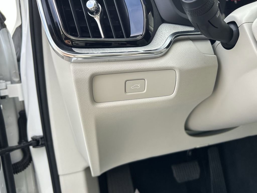 Certified 2025 Volvo S60 B5 Plus FWD image 17