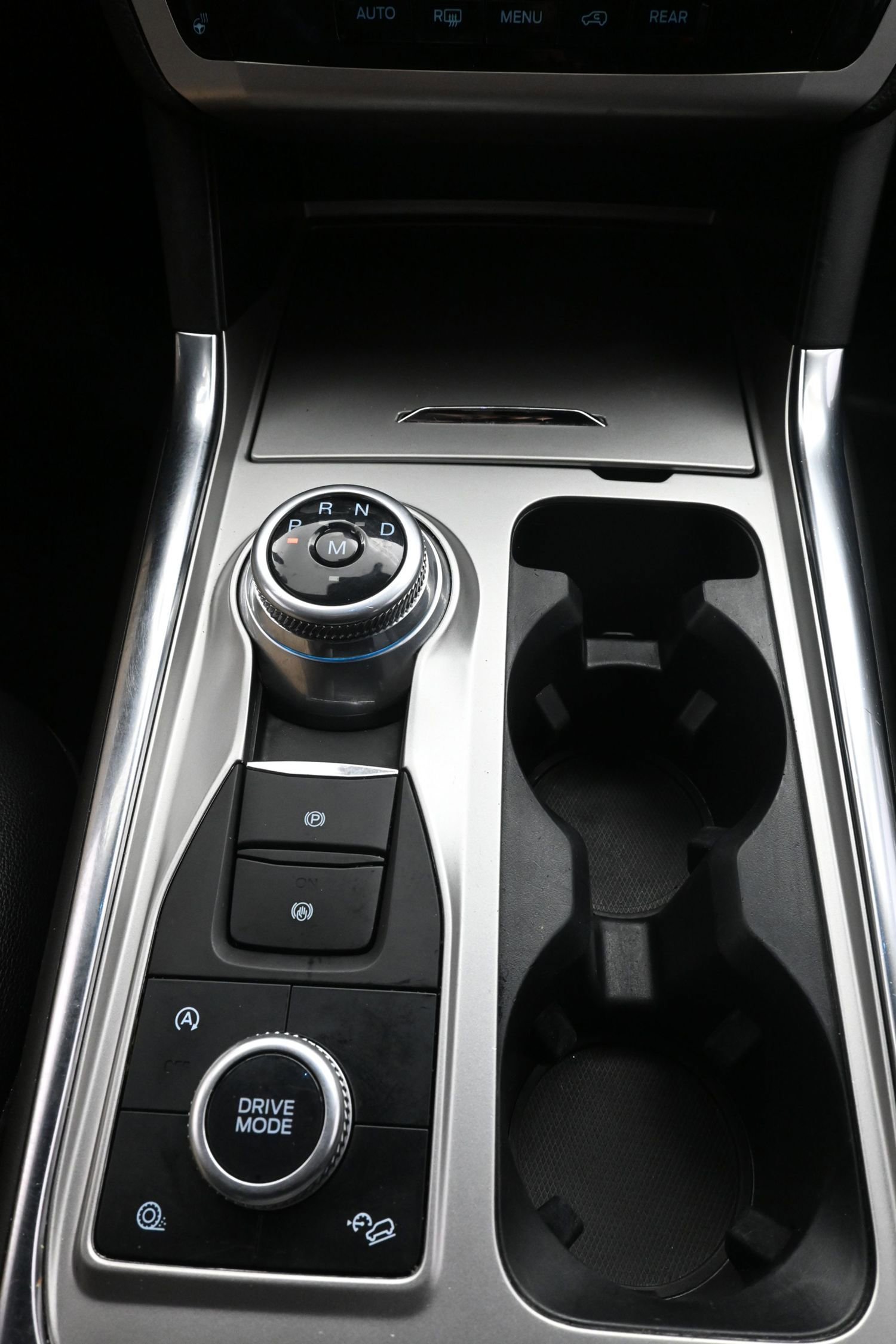 Used 2020 Ford Explorer XLT w/ Equipment Group 202A image 19