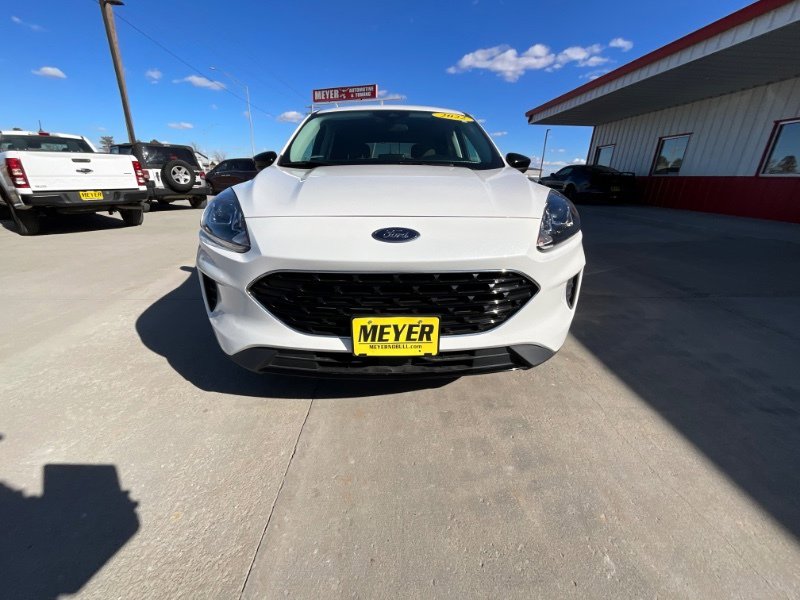 Used 2022 Ford Escape SE w/ SE Sport Appearance Package image 3