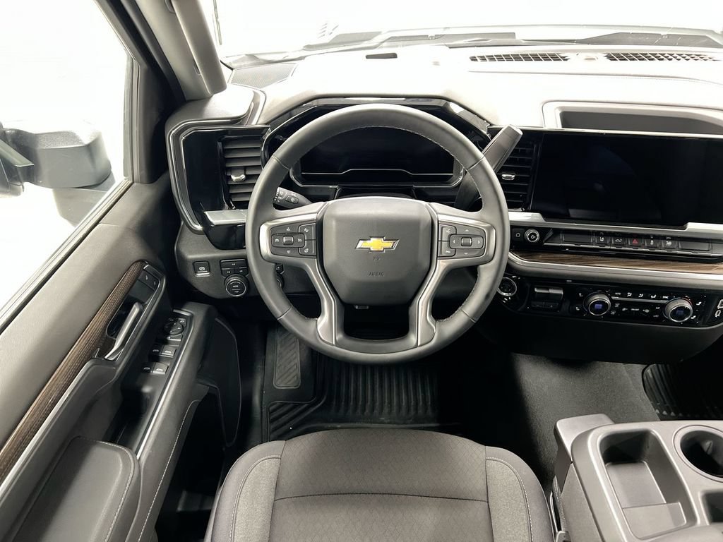 Used 2025 Chevrolet Silverado 2500 LT w/ Convenience Package AWD/4WD image 11