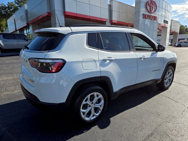 Used 2024 Jeep Compass Latitude AWD/4WD image 9