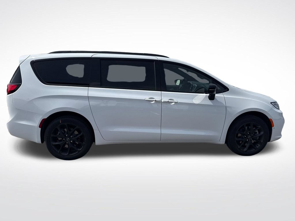 New 2026 Chrysler Pacifica Limited w/ S Appearance Package AWD/4WD image 6