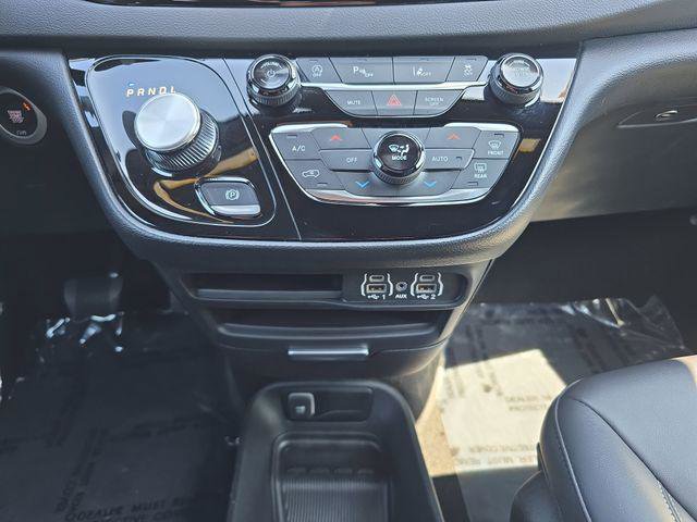 Used 2025 Chrysler Pacifica Select FWD image 28