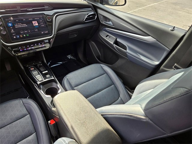 Used 2022 Chevrolet Bolt EUV LT w/ Convenience Package image 17