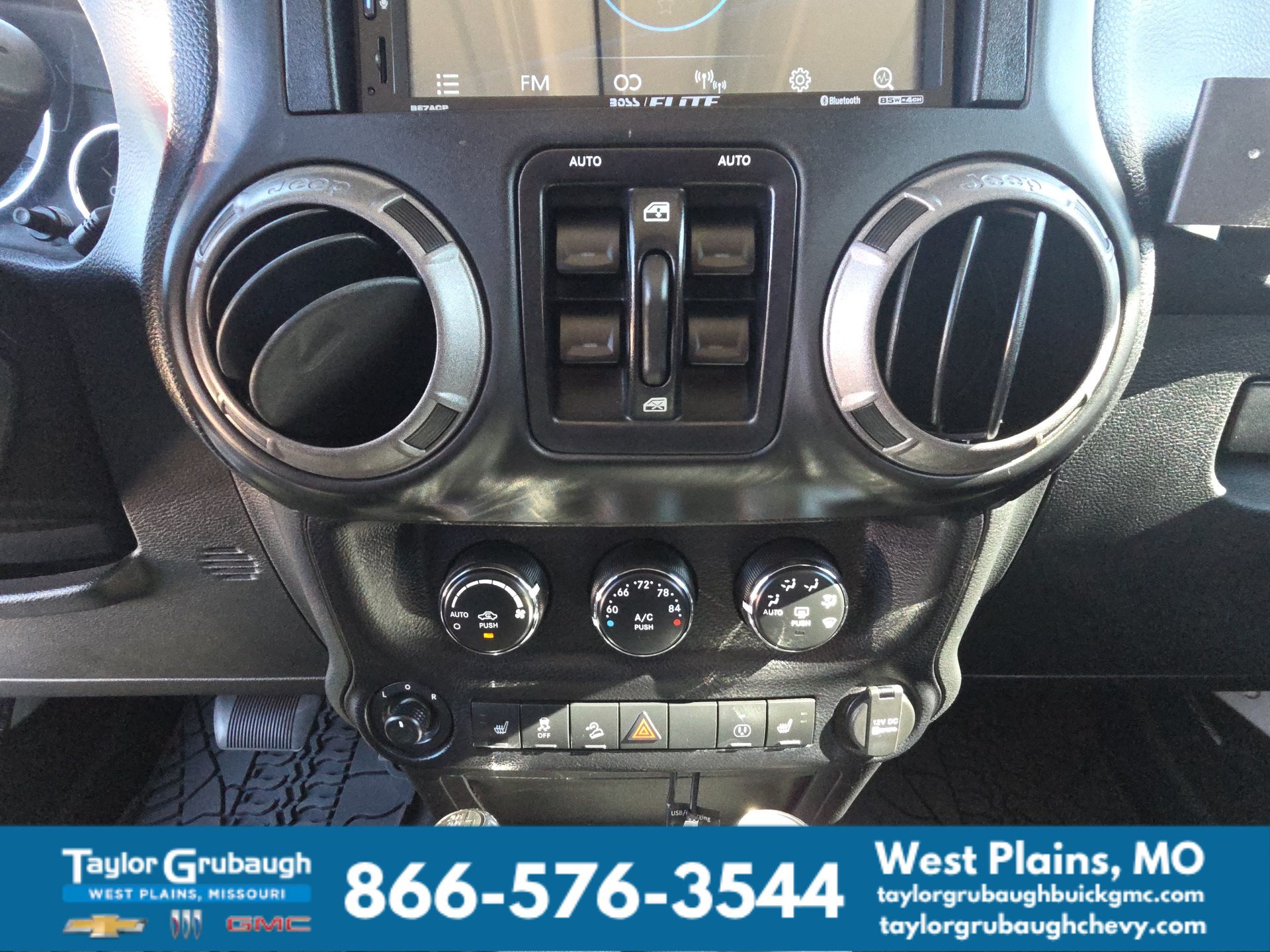 Used 2013 Jeep Wrangler Unlimited Sahara AWD/4WD image 23
