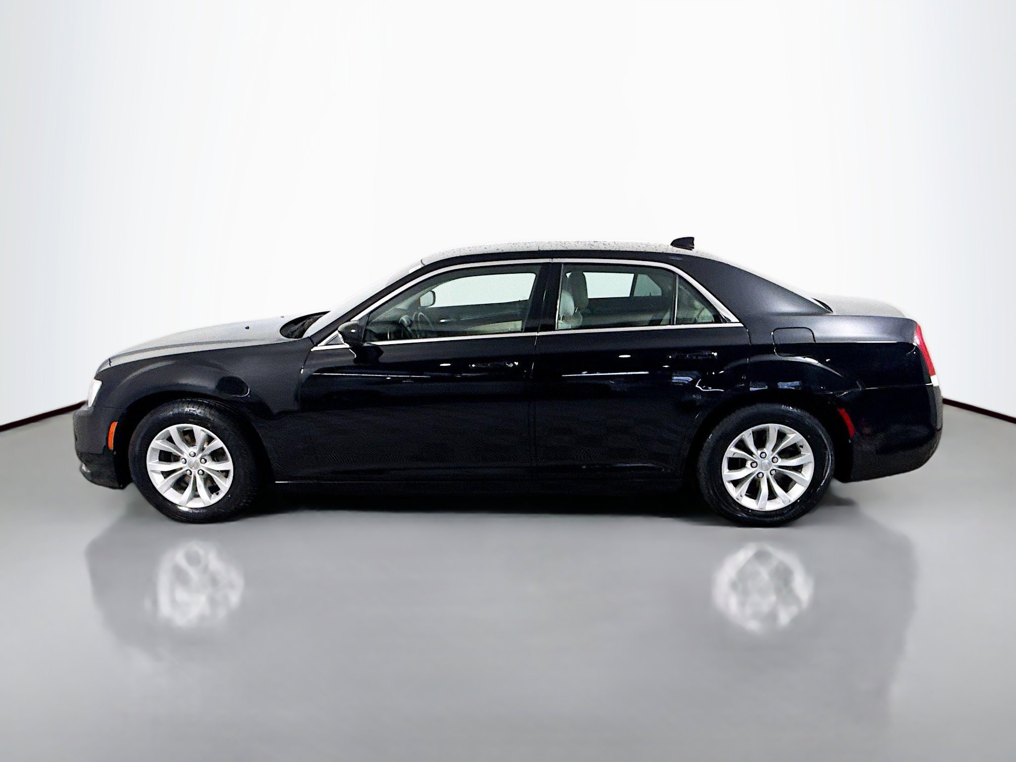 Used 2020 Chrysler 300 Touring image 6