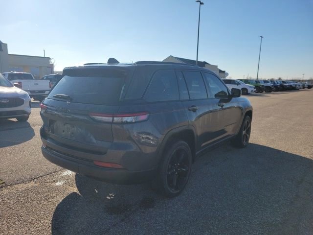Used 2023 Jeep Grand Cherokee Altitude image 22