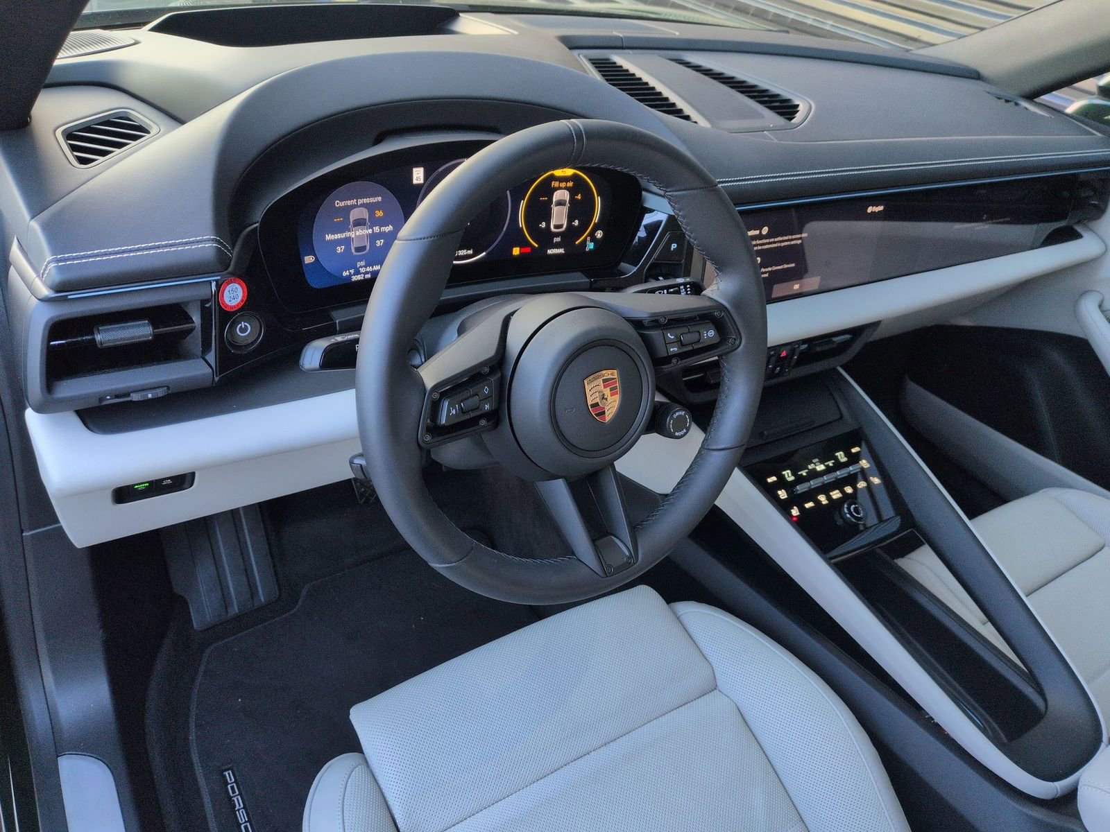 Certified 2025 Porsche Macan Electric image 4