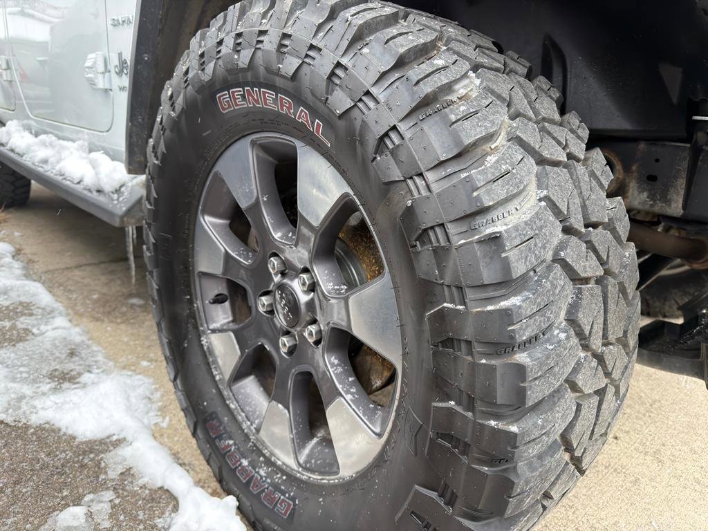 Used 2018 Jeep Wrangler Unlimited Sahara w/ Dual Top Group image 37