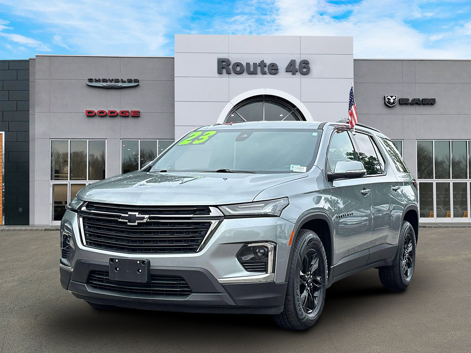 Used 2023 Chevrolet Traverse LT w/ Midnight/Sport Edition AWD/4WD image 2