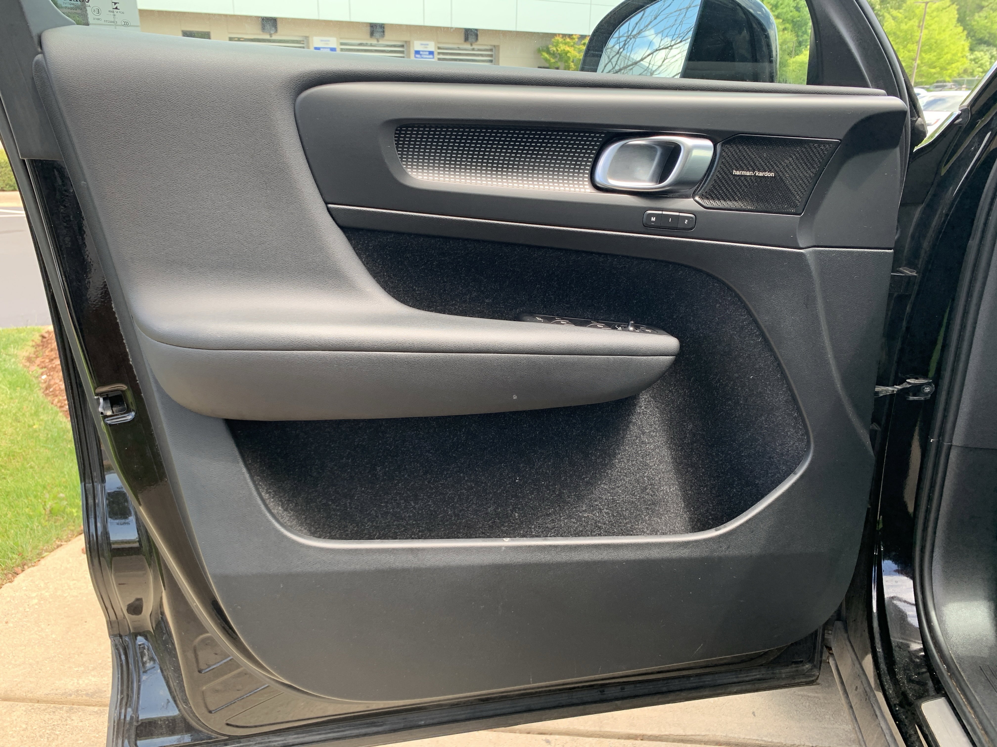 Used 2019 Volvo XC40 T5 R-Design AWD/4WD image 14