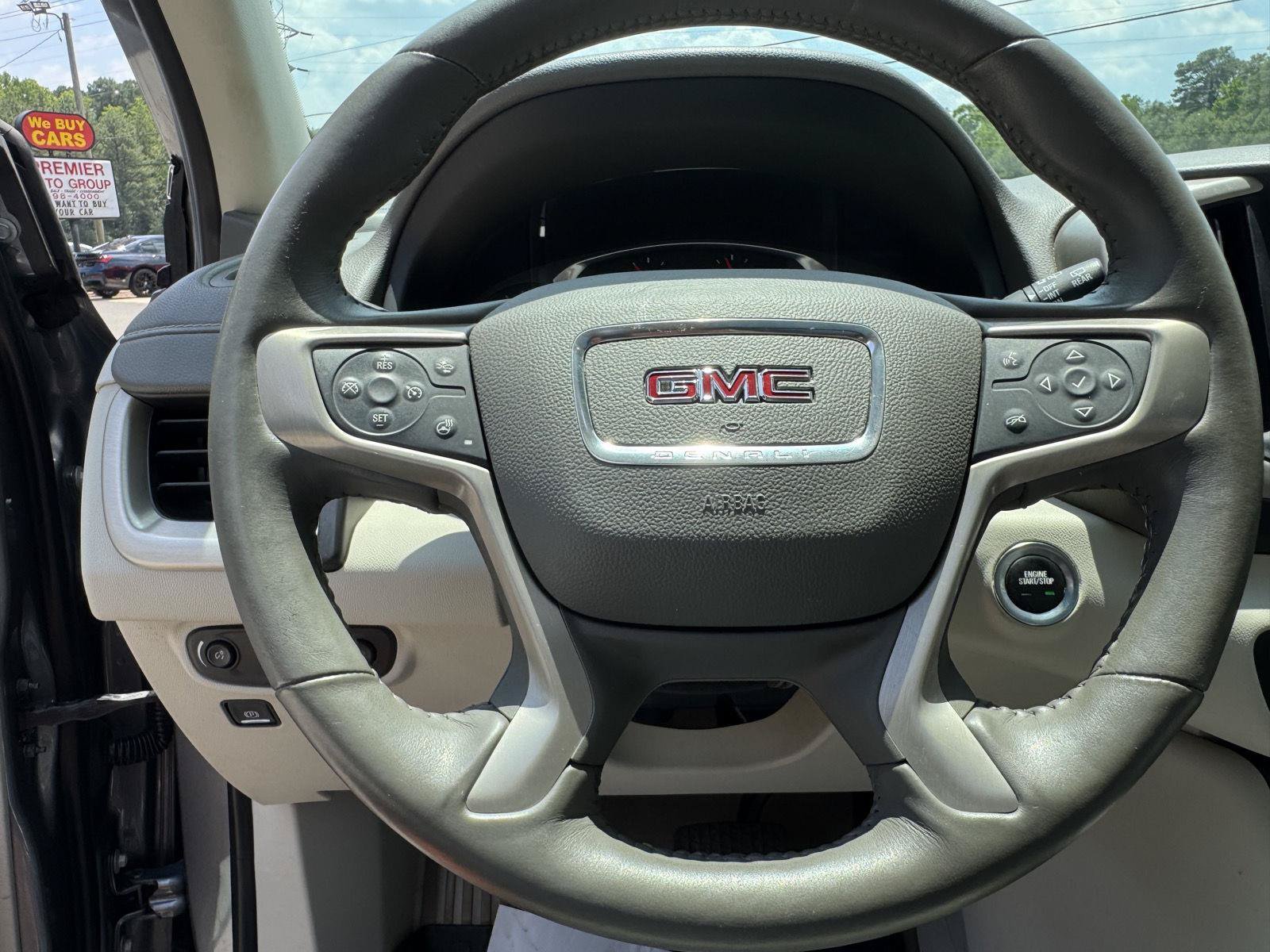 Used 2020 GMC Terrain Denali w/ Denali Premium Package AWD/4WD image 3