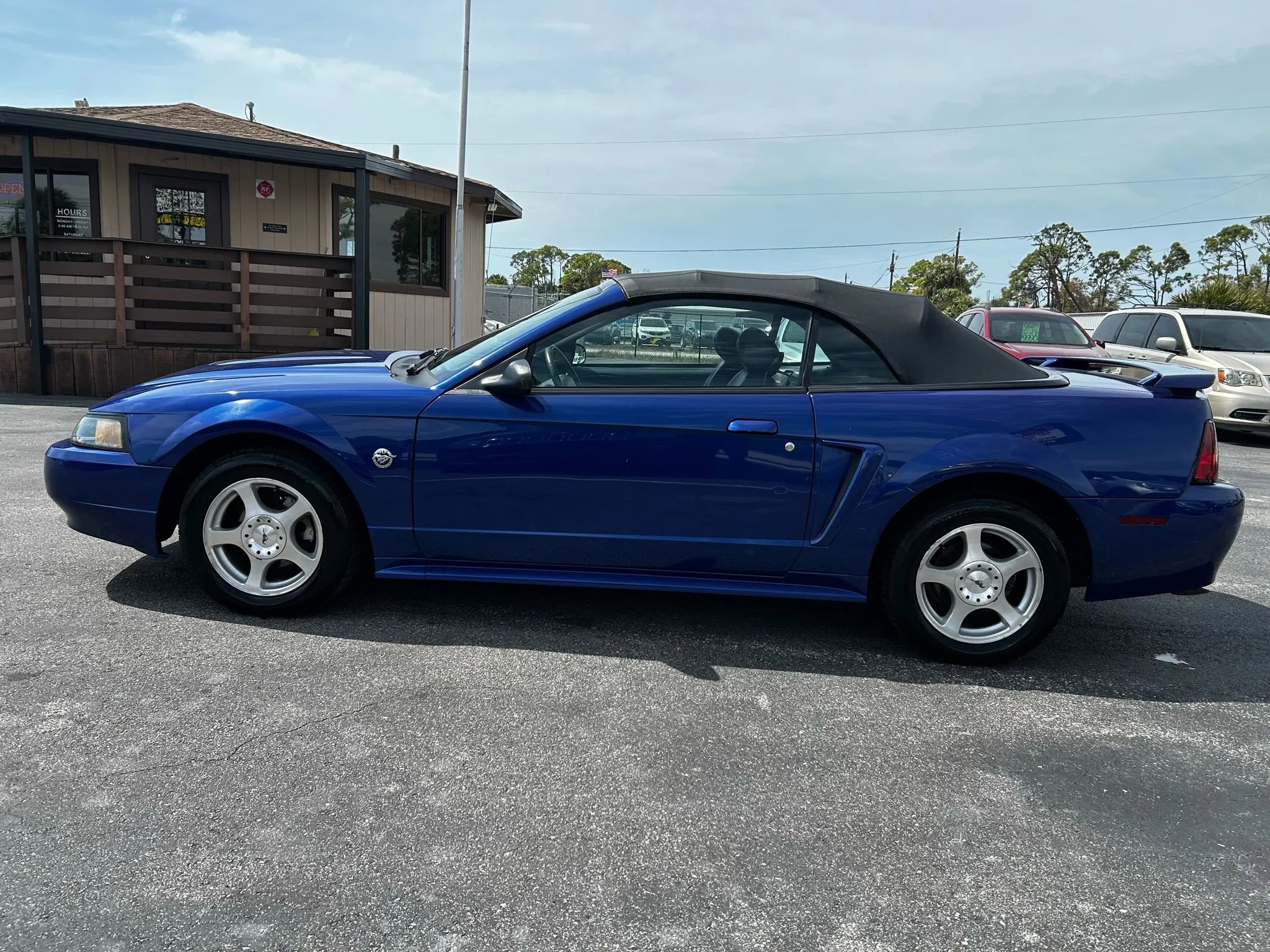 Used 2004 Ford Mustang Deluxe Convertible RWD image 17