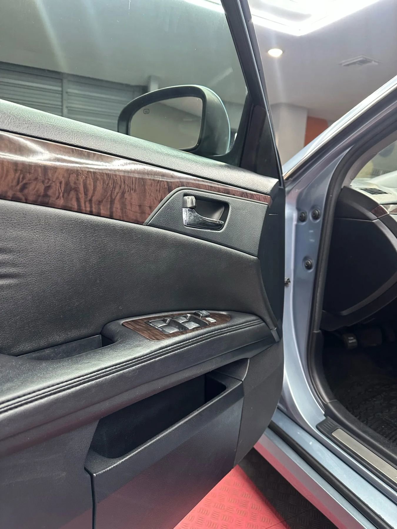 Used 2012 Toyota Avalon Limited image 9