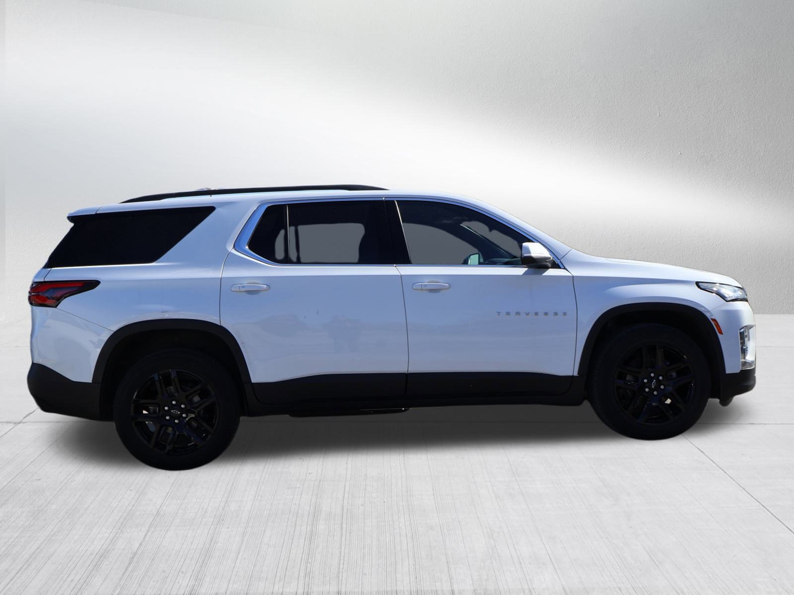 Used 2023 Chevrolet Traverse LT image 8