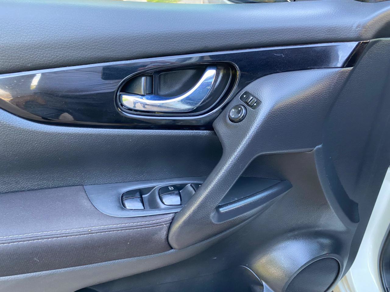 Used 2018 Nissan Rogue Sport AWD image 24