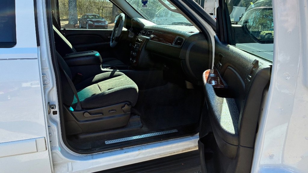 Used 2008 Chevrolet Suburban LT w/ Convenience Package 1 image 11