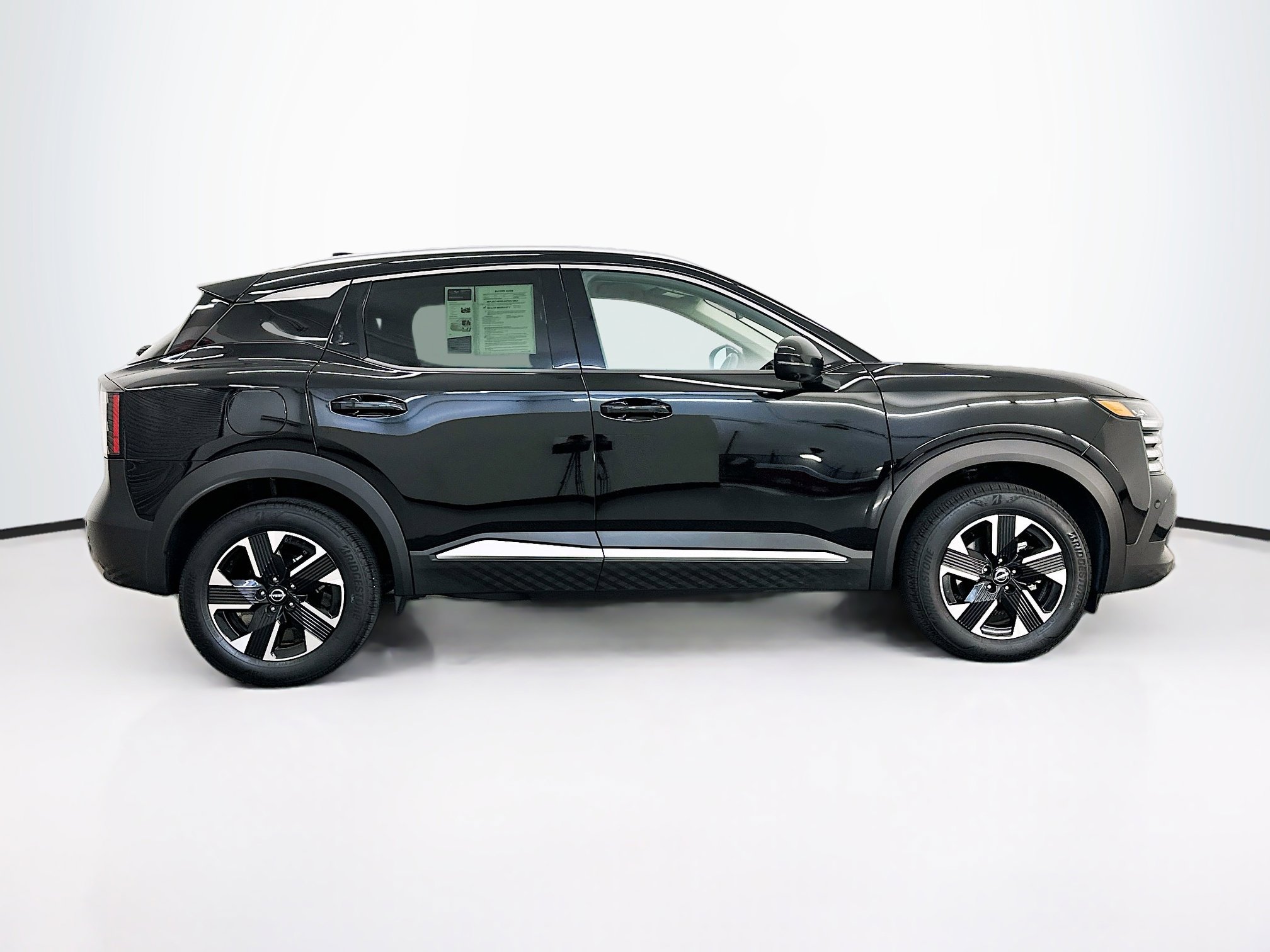 Used 2025 Nissan Kicks SR image 10