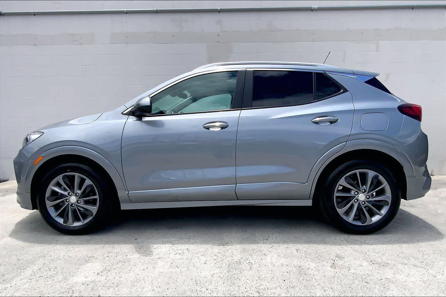 Used 2023 Buick Encore GX Select w/ Experience Buick Package FWD image 3