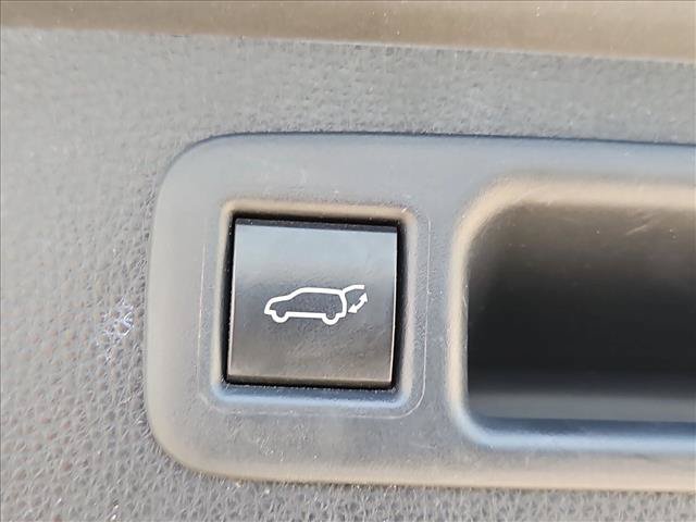 Used 2021 Toyota Highlander LE AWD/4WD image 7