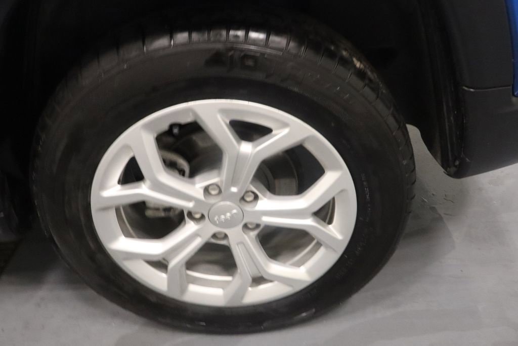 Used 2024 Jeep Compass Latitude AWD/4WD image 24