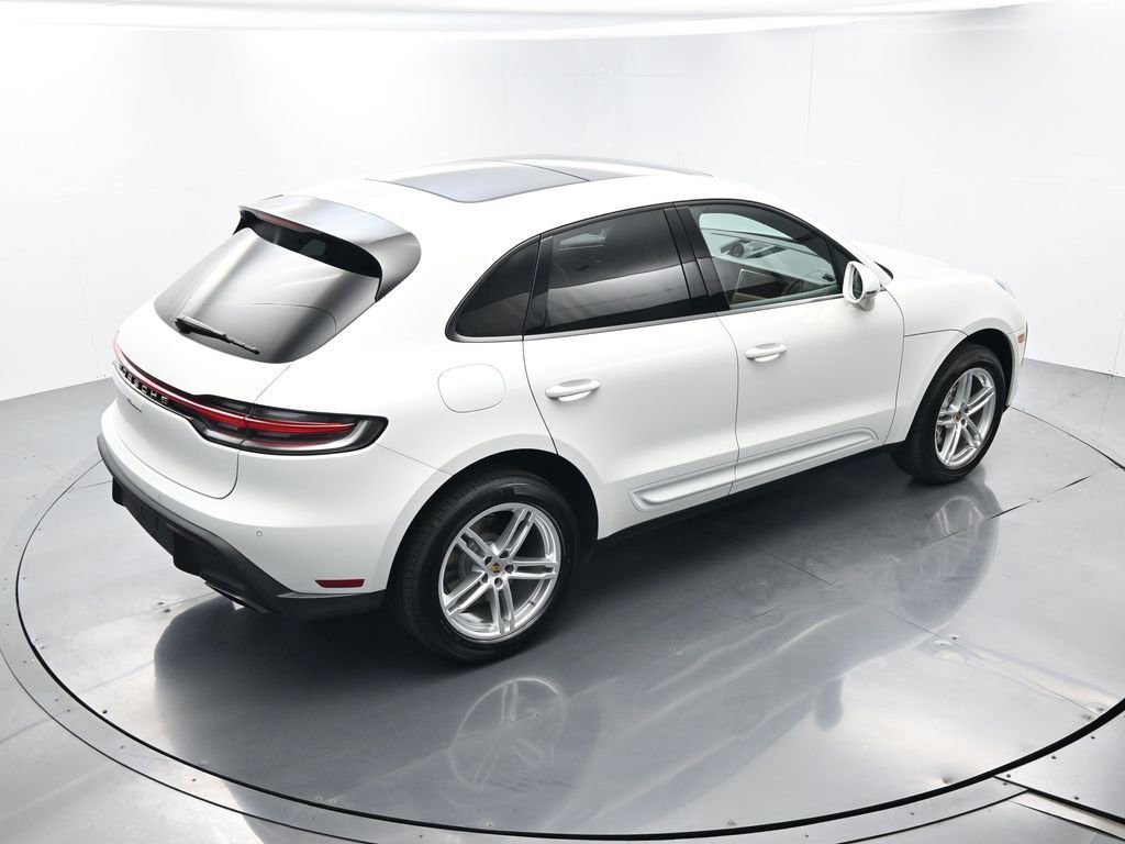 Certified 2023 Porsche Macan AWD/4WD image 39