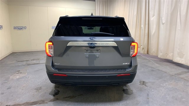 Used 2023 Ford Explorer XLT image 4