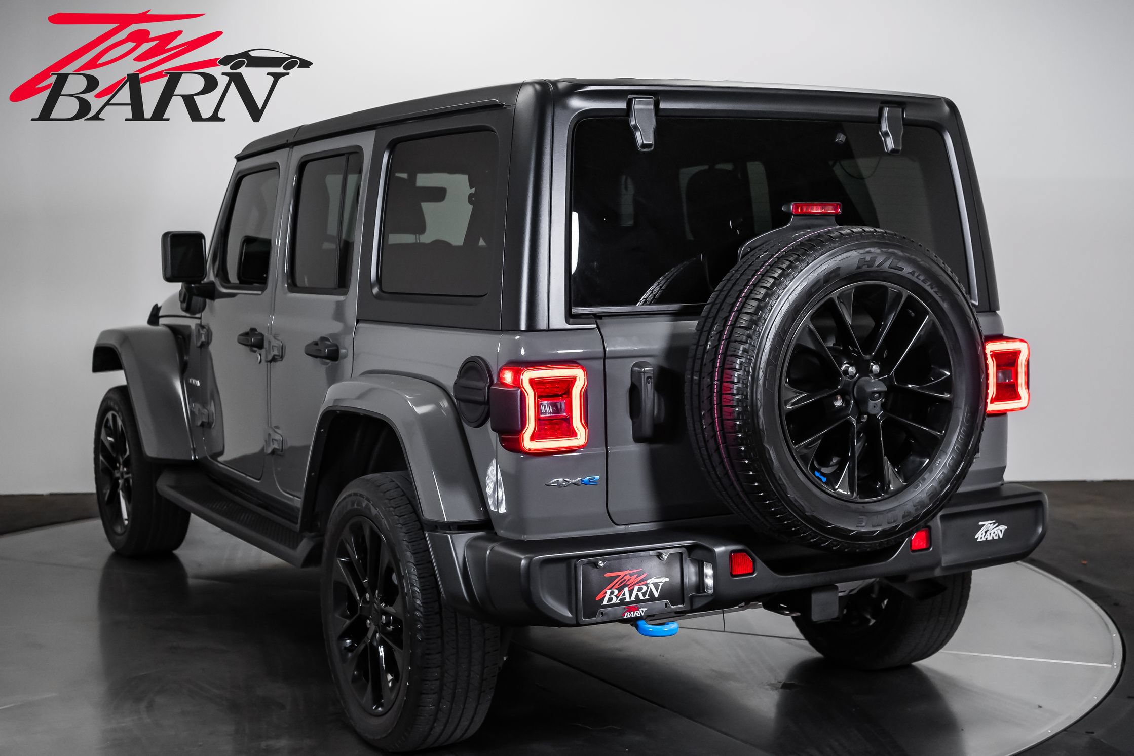 Used 2023 Jeep Wrangler Unlimited Sahara AWD/4WD image 3