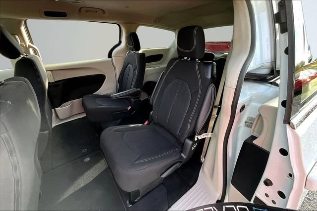 Used 2022 Chrysler Voyager LX FWD image 22