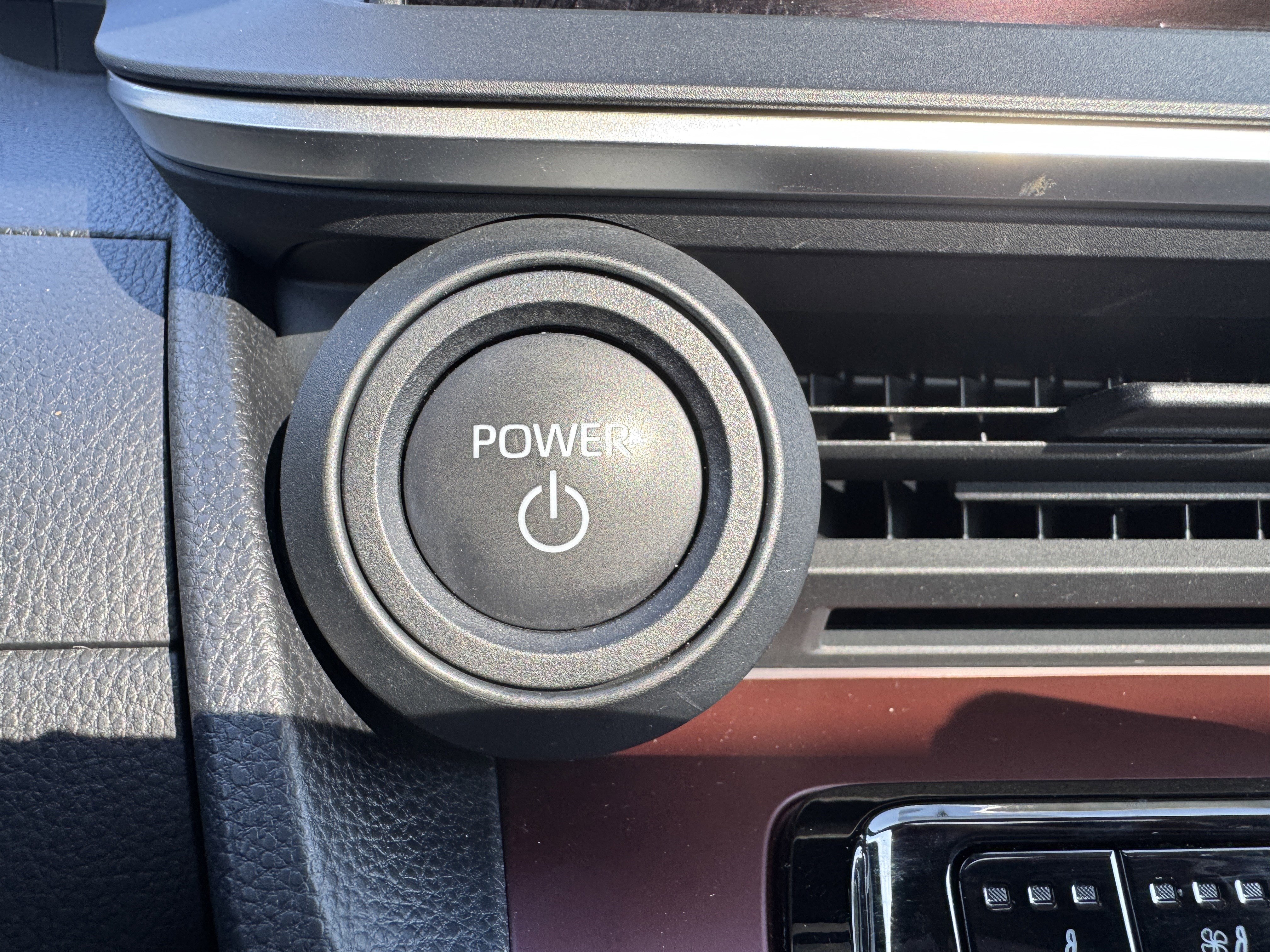 Used 2023 Toyota Prius Prime Premium FWD image 28
