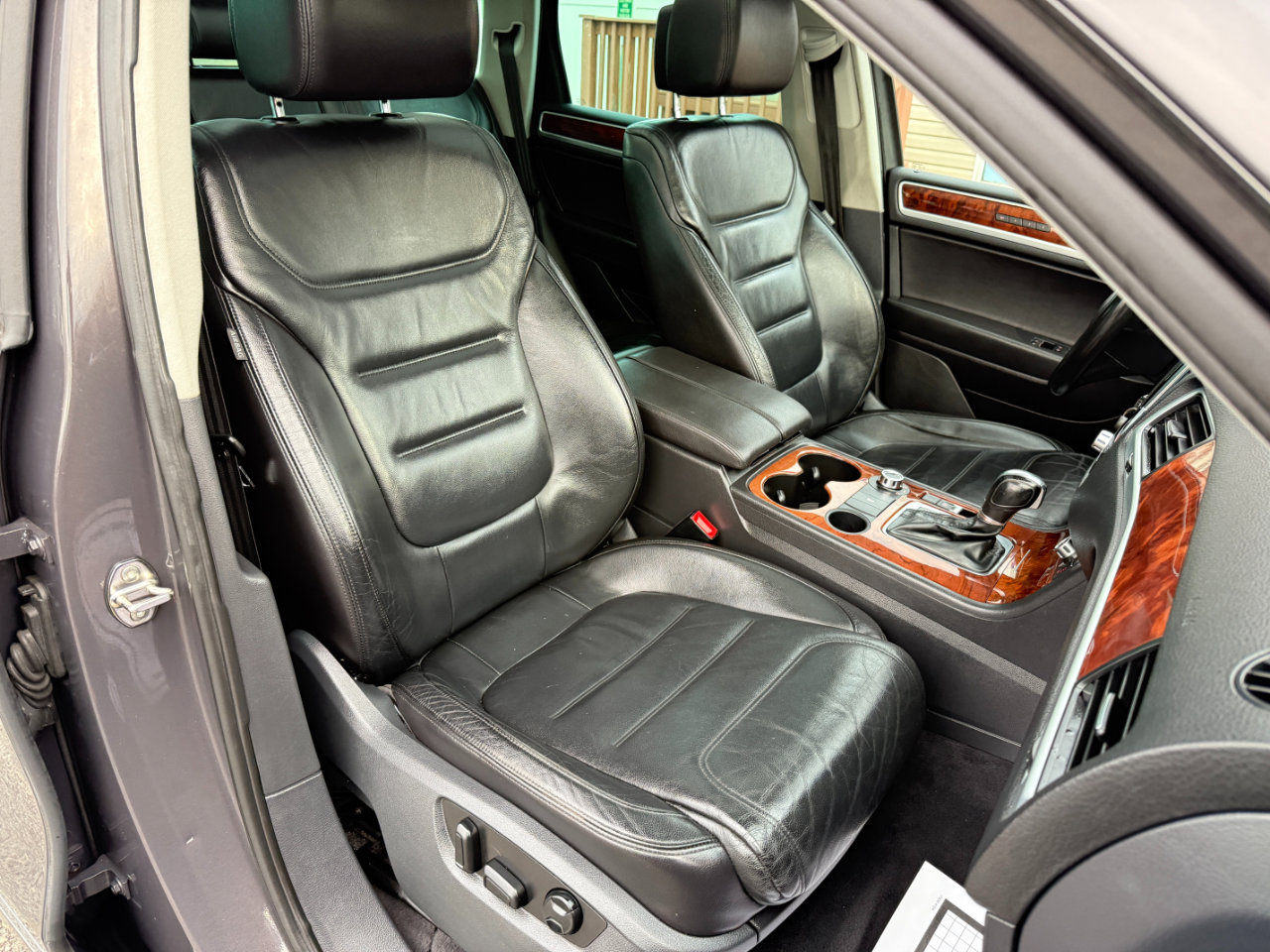 Used 2012 Volkswagen Touareg VR6 image 46