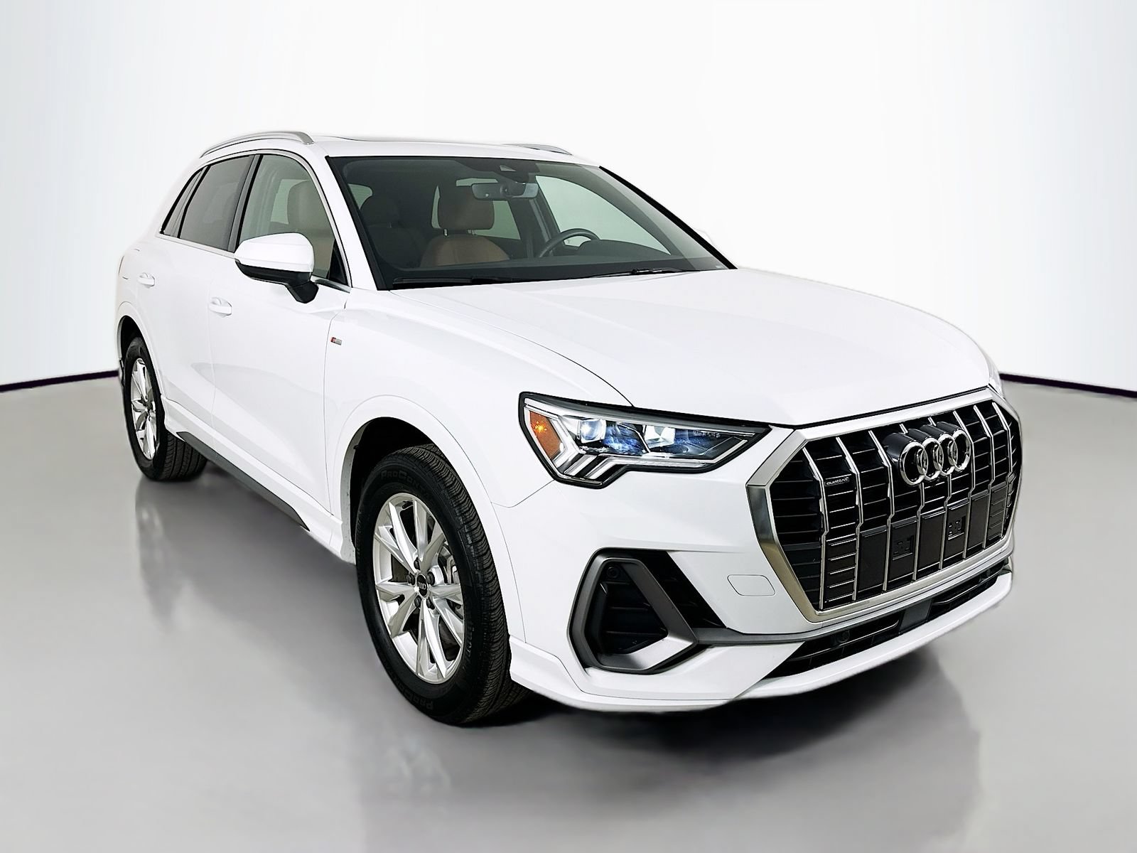 Used 2025 Audi Q3 2.0T Premium Plus w/ Premium Plus Package AWD/4WD image 3