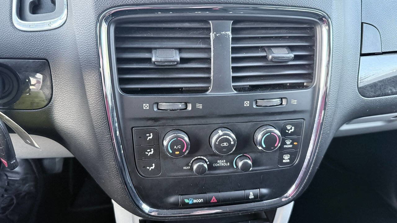 Used 2019 Dodge Grand Caravan SE FWD image 34