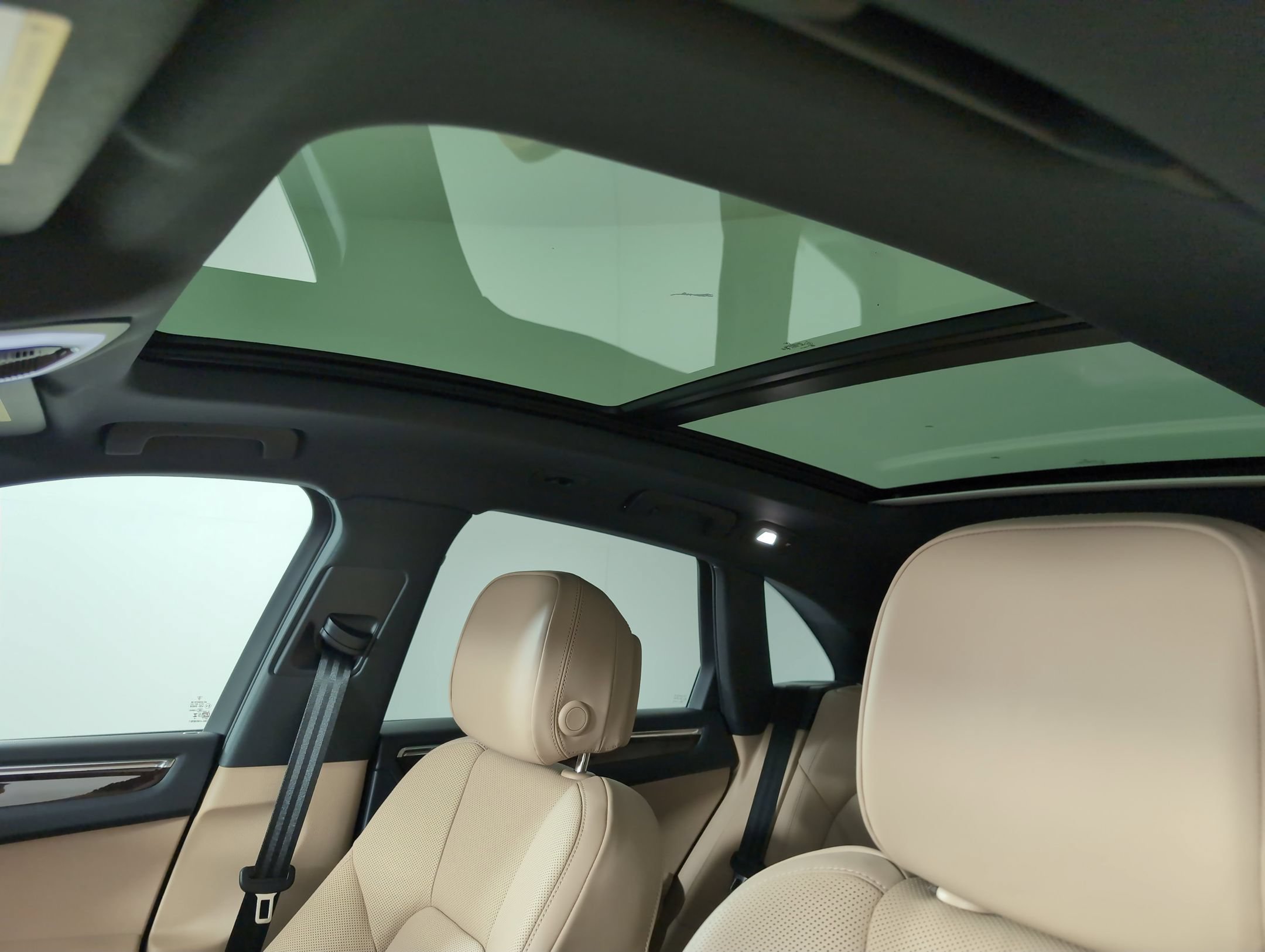 Certified 2025 Porsche Macan AWD/4WD image 20