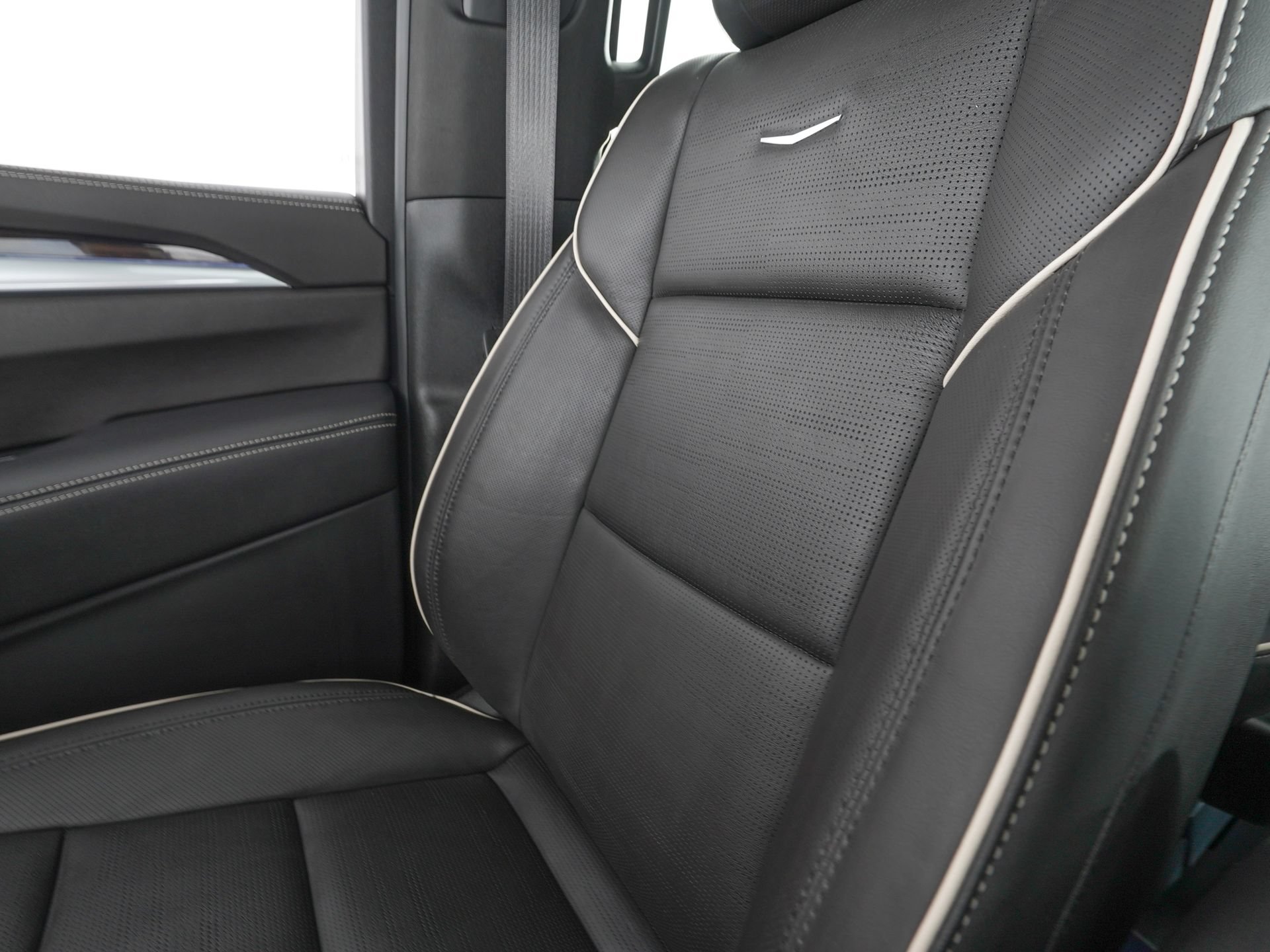 Used 2026 Cadillac Escalade Luxury w/ Touring Package RWD image 29
