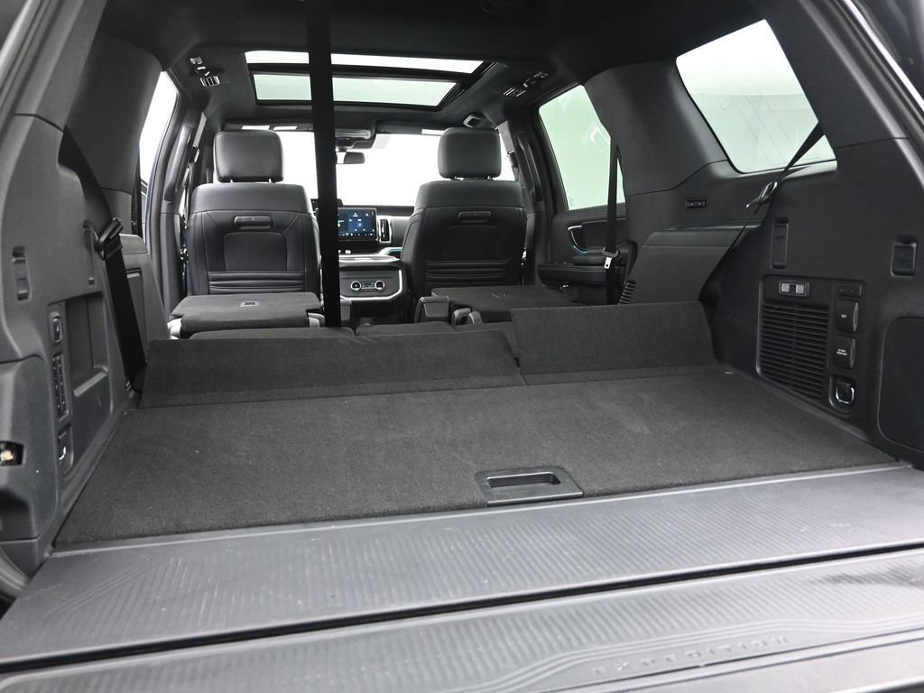 Used 2025 Ford Expedition Platinum w/ Stealth Appearance Package image 26