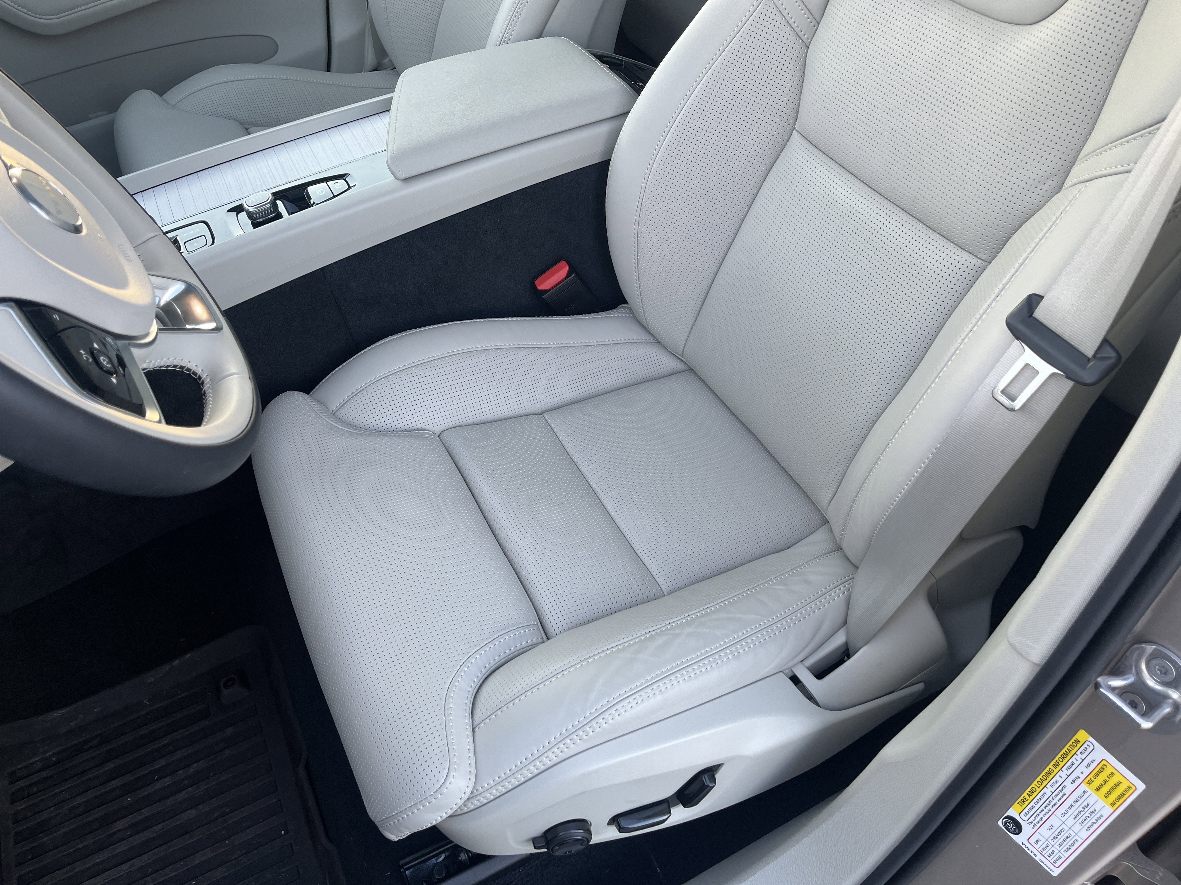 New 2026 Volvo XC60 B5 Ultra w/ Protection Package Premier image 21