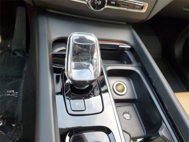 Used 2025 Volvo XC60 B5 Ultra w/ Protection Package Premier image 16