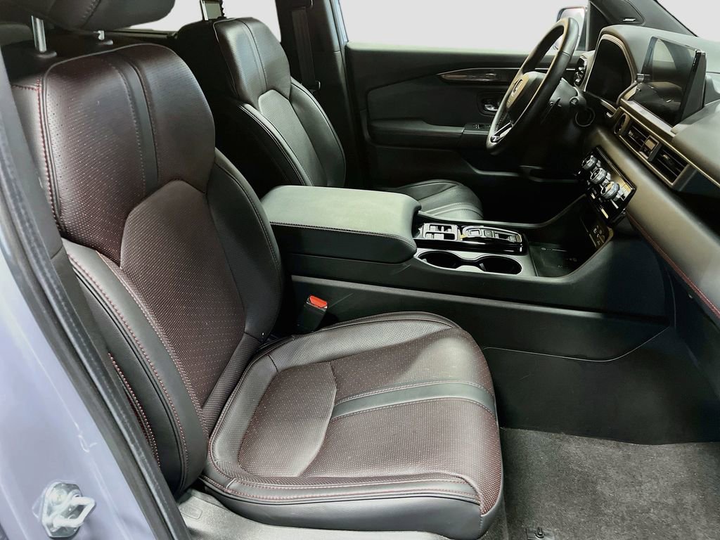 Used 2025 Honda Pilot Black Edition image 31