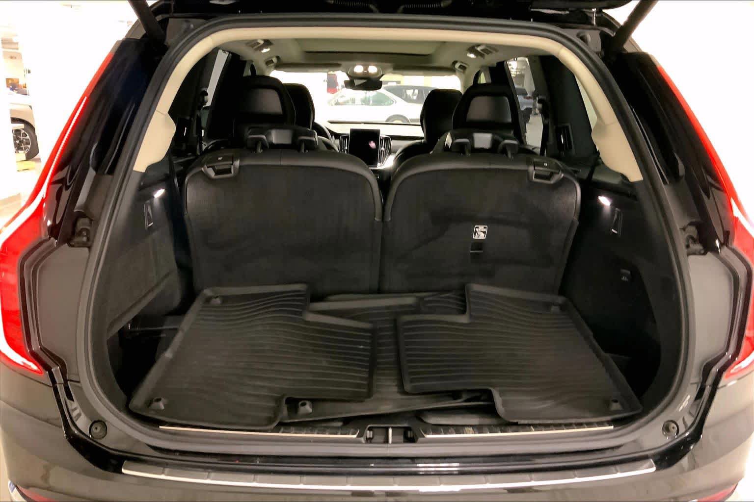 Used 2025 Volvo XC90 B6 Ultra w/ Protection Package Premier AWD/4WD image 9