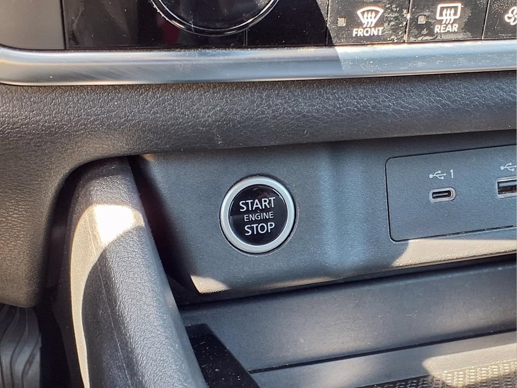 Used 2023 Nissan Rogue SV FWD image 14