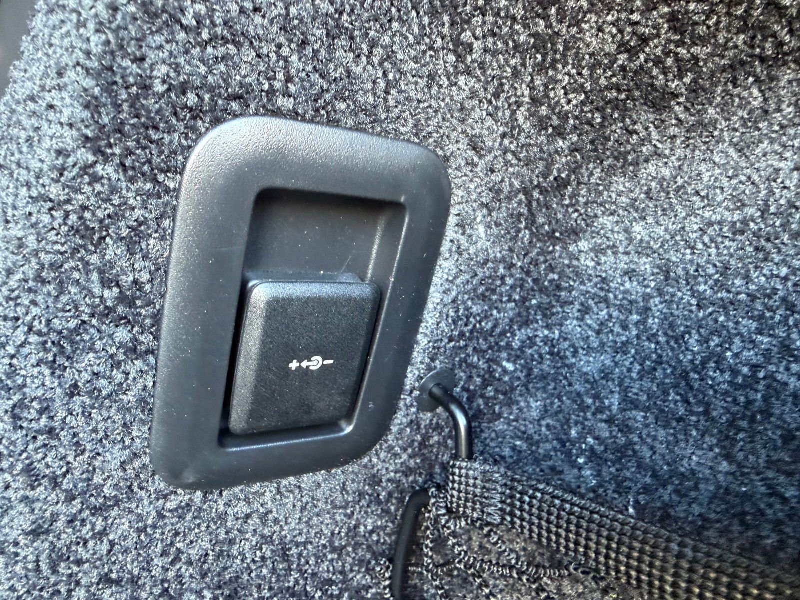 New 2026 Land Rover Range Rover Long Wheelbase SE image 36