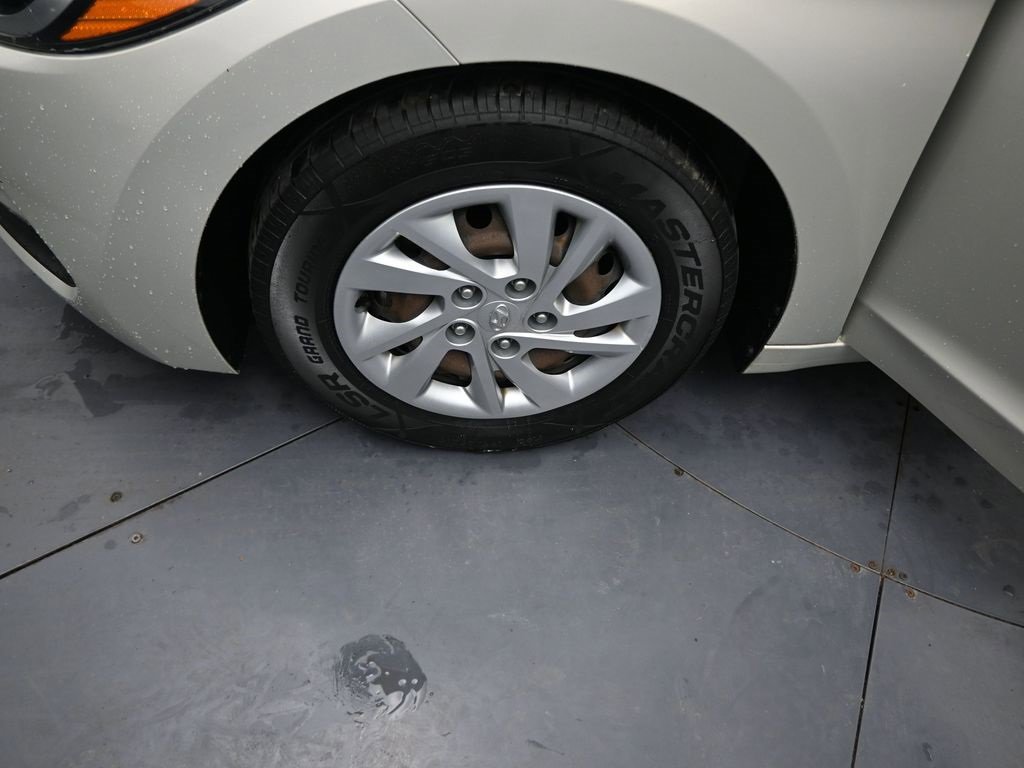 Used 2017 Hyundai Elantra SE w/ Cargo Package image 34