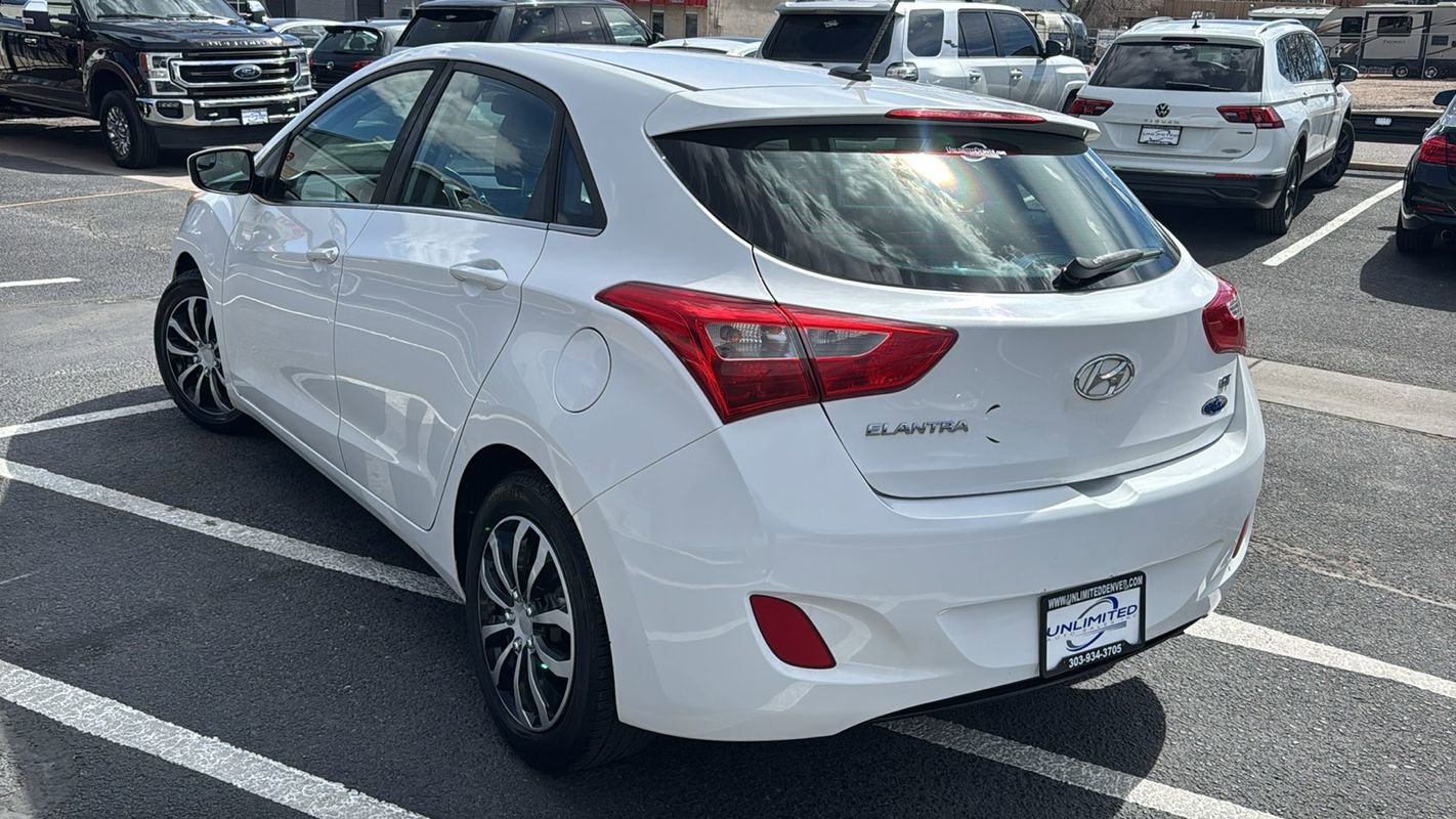 Used 2017 Hyundai Elantra GT image 5